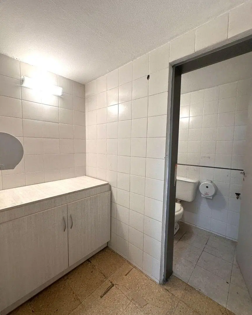 Local 160m² c/ Vidriera - 5 Privados/oficinas - Barrio Alberdi 3