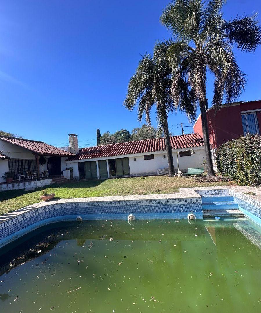Foto de VENTA EN LOTE 348m2 CON QUINCHO, PILETA Y COCHERA DOBLE - ESCRITURA, imagen 2