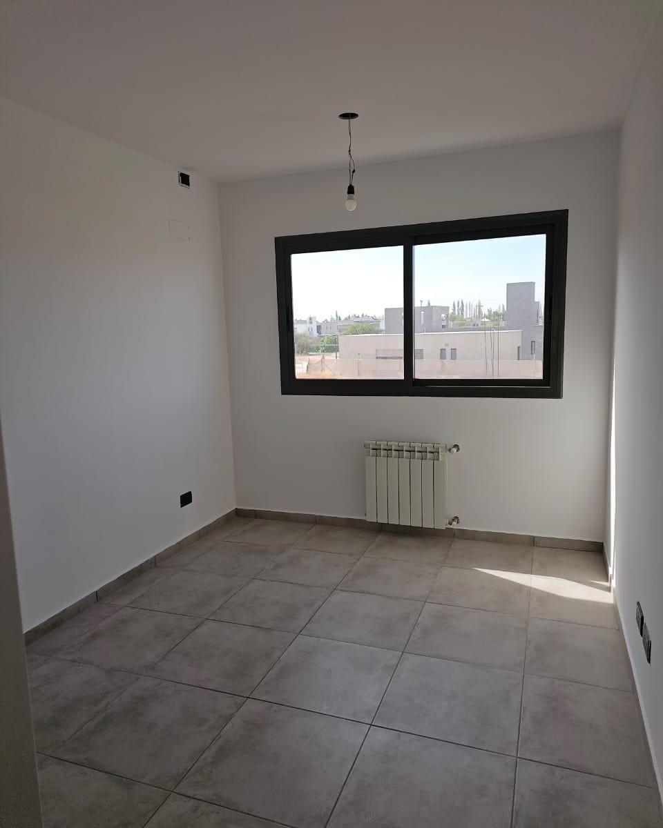 Oportunidad - Casa en Venta "Lomas de Russell" 2