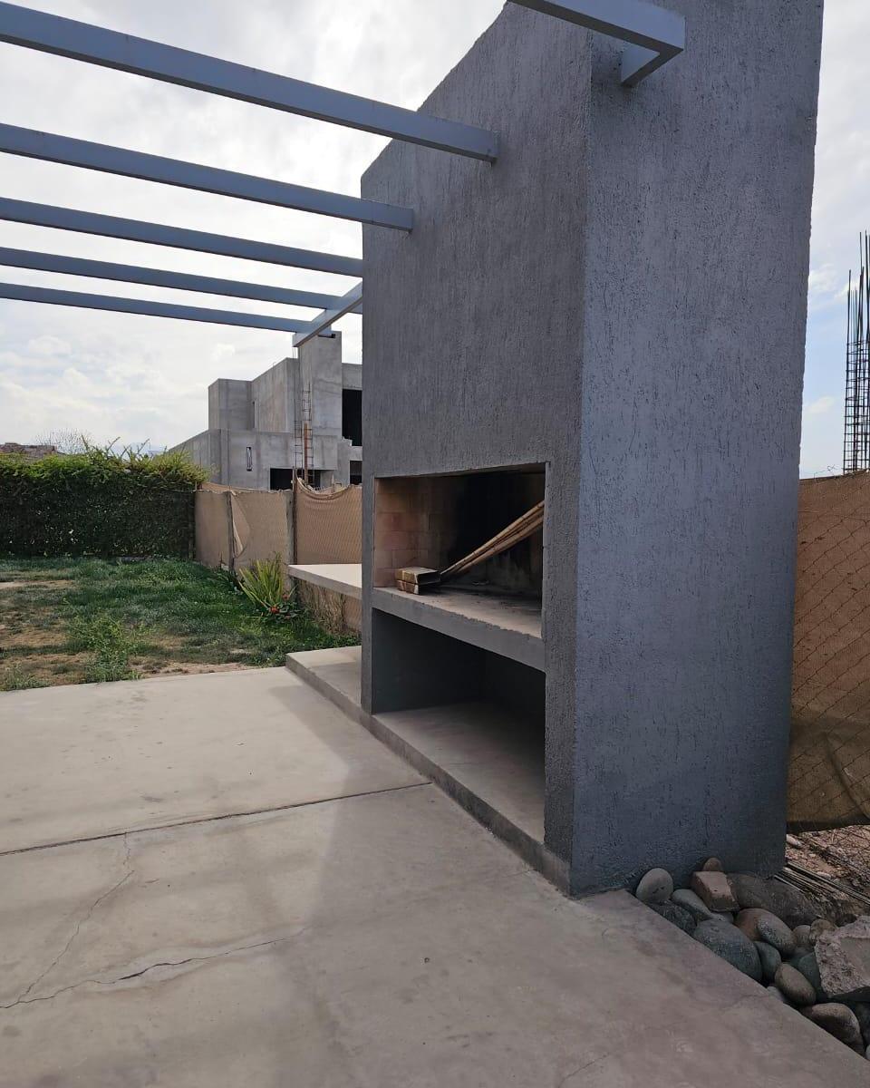 Oportunidad - Casa en Venta "Lomas de Russell" 3