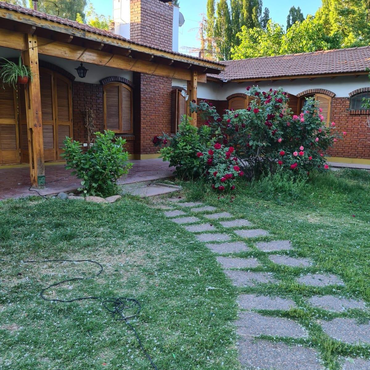 Comoda Casa en Calle Pueyrredon 4