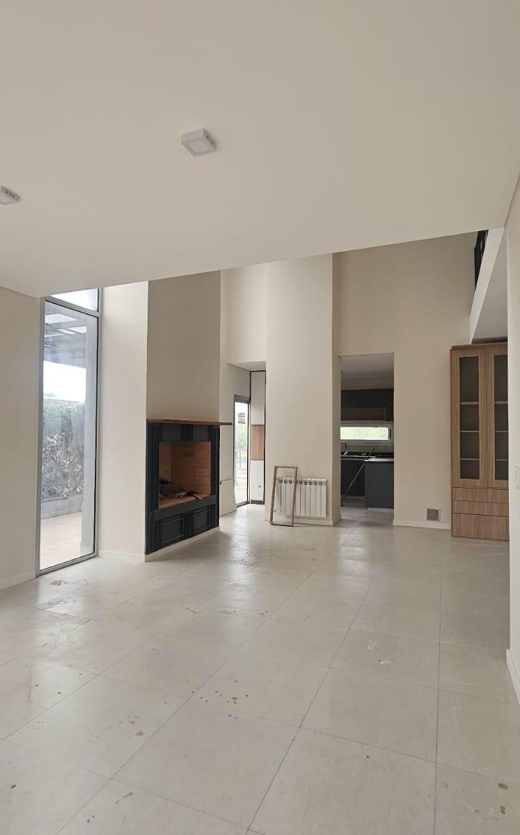 Hermosa Casa a Estrenar en Dalvian 4