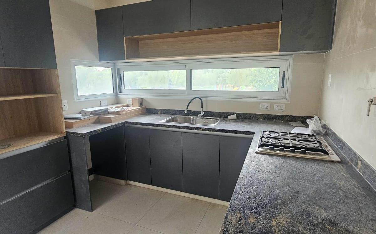 Hermosa Casa a Estrenar en Dalvian 5