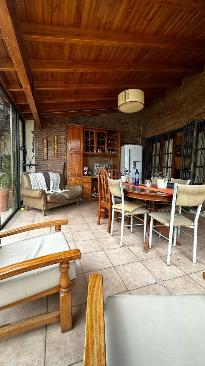 Hermosa Casa en Alto Dorrego 3