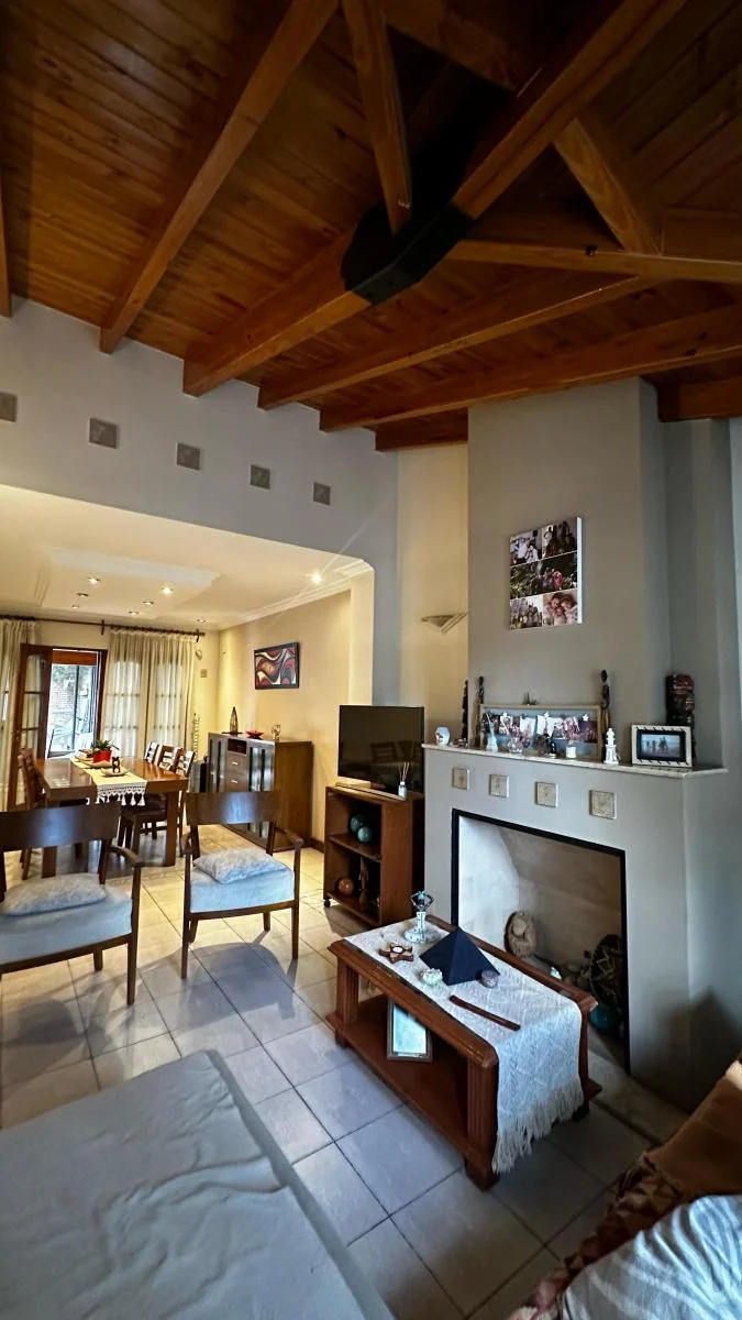 Hermosa Casa en Alto Dorrego 5