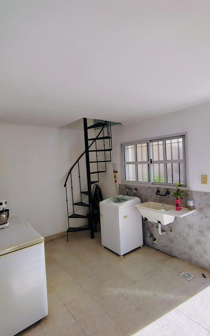 Foto de Excelente casa de 4 ambientes, patio y cochera, imagen 3