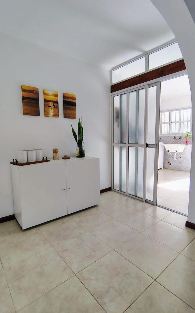 Foto de Excelente casa de 4 ambientes, patio y cochera, imagen 5