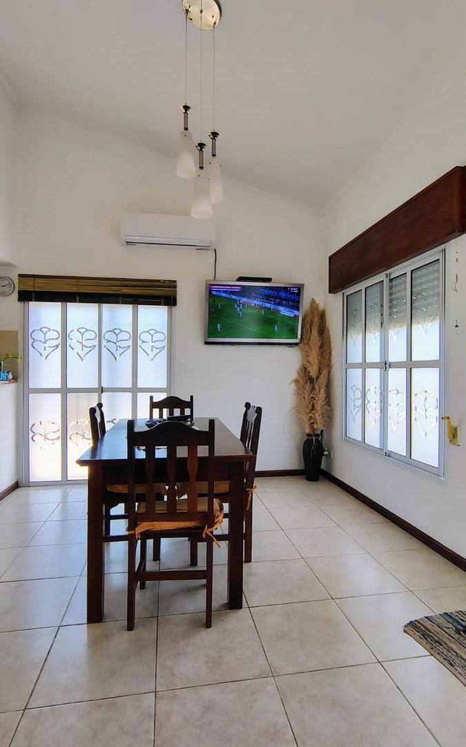 Foto de Excelente casa de 4 ambientes, patio y cochera, imagen 4