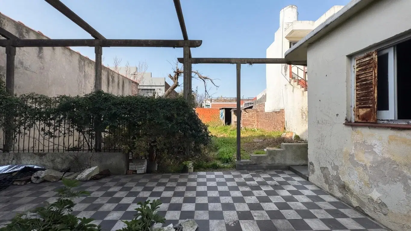Casa a reciclar en Quilmes en venta, oportunidad 5