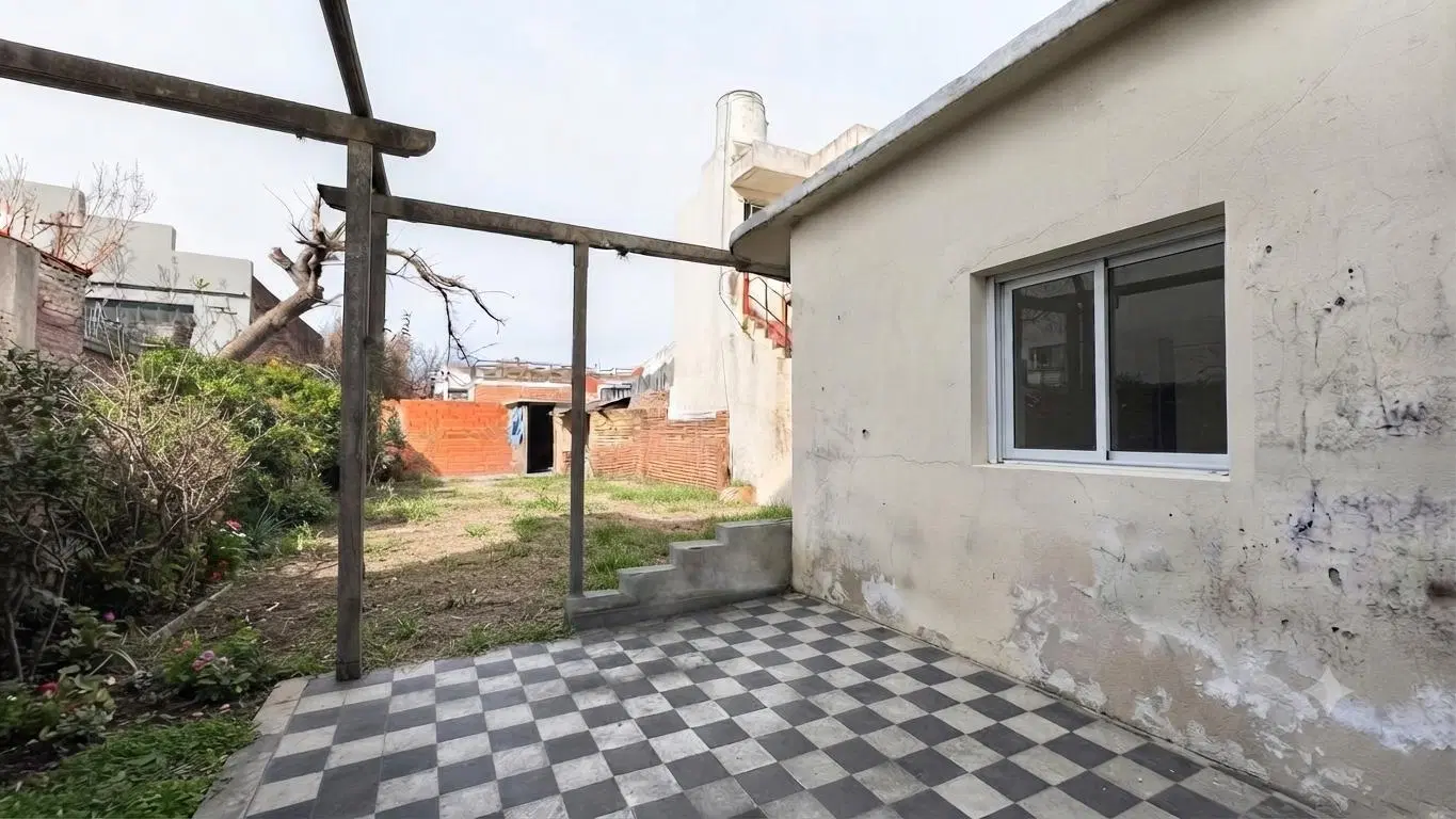 Casa a reciclar en Quilmes en venta, oportunidad 3