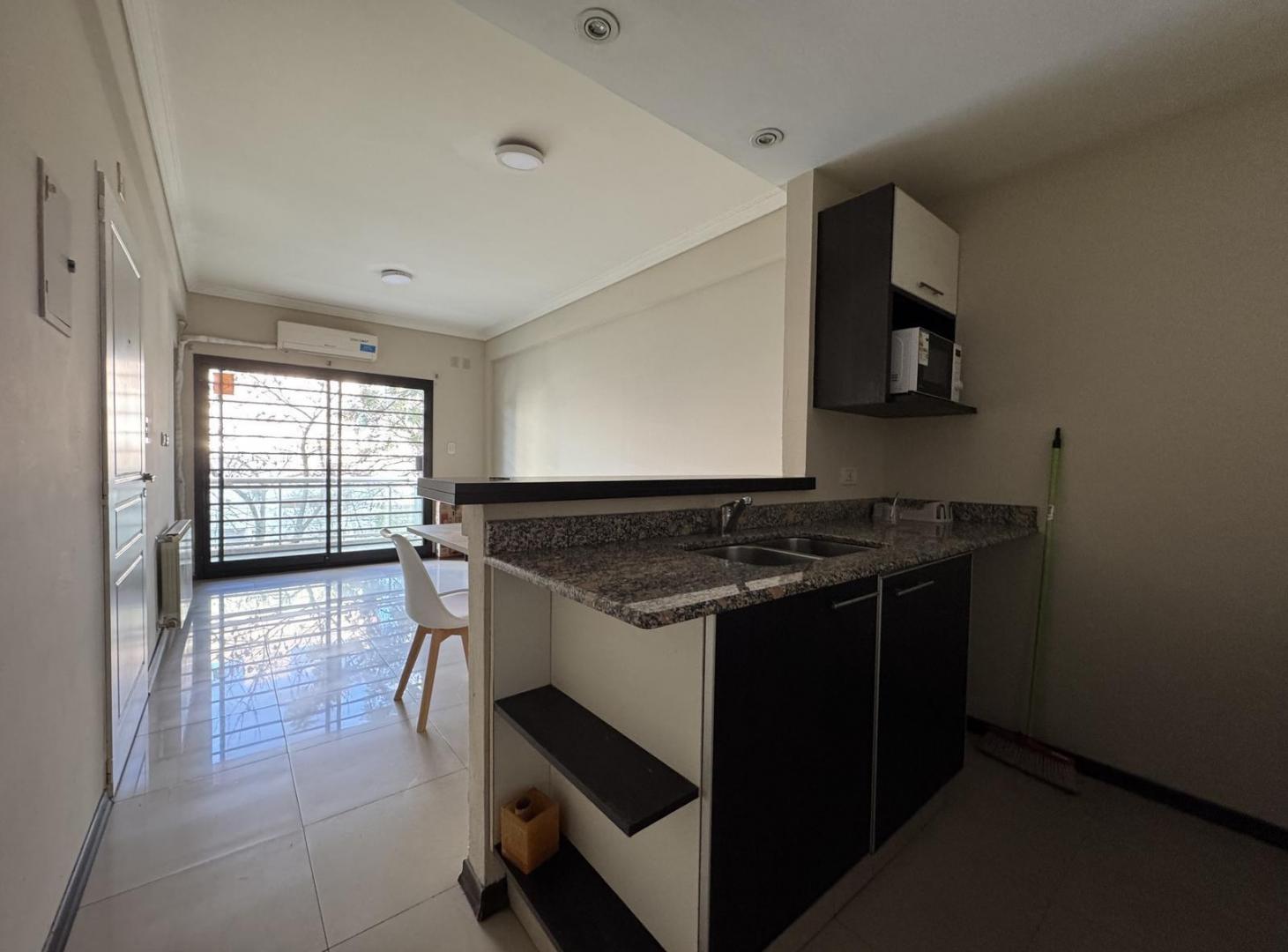 Foto de Departamento 2 amb. en alquiler Plaza Conesa, imagen 5