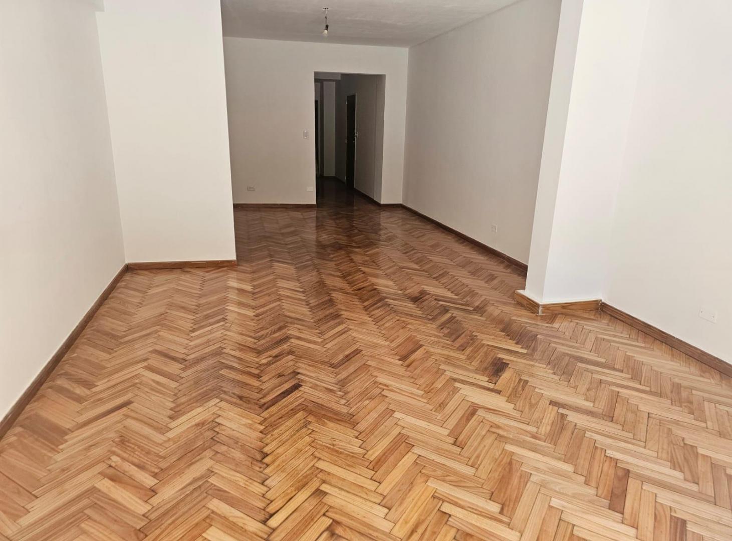 Foto de Departamento 4 ambientes, con patio y cochera en venta, Balvanera, imagen 4