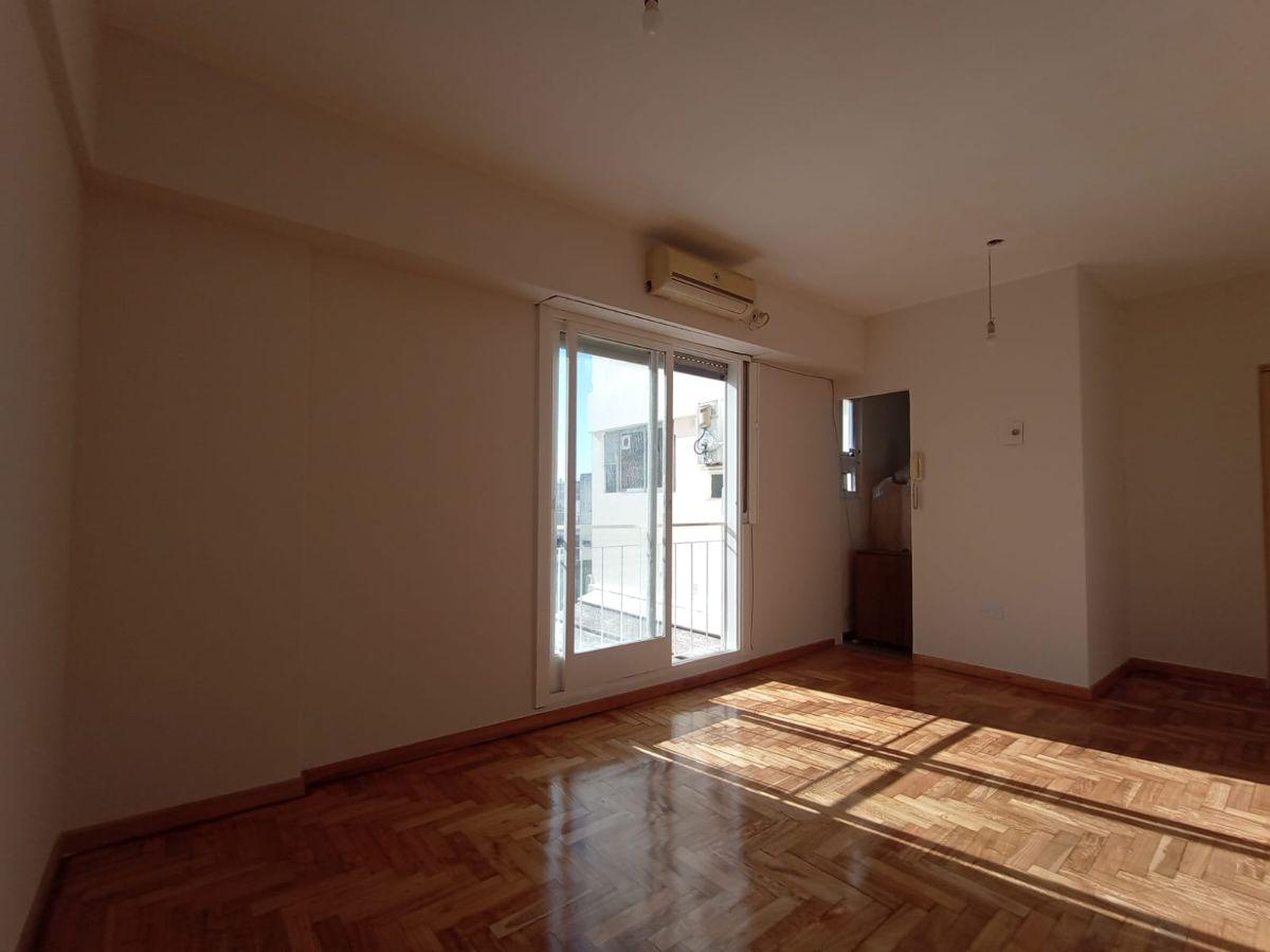 Foto de Monoambiente en alquiler en Monte Castro | Muy luminoso y apto, imagen 2