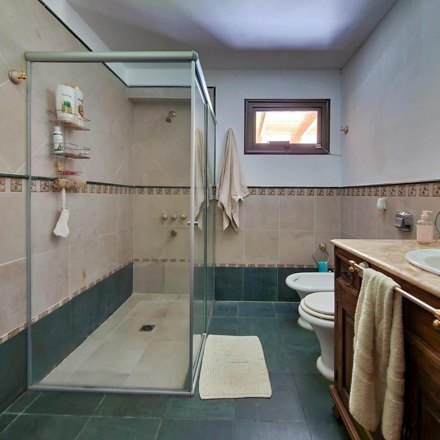 Casa de Categoria en Barrio San Isidro, 3 Habitaciones, 3 Baños, Pileta, Quincho 2
