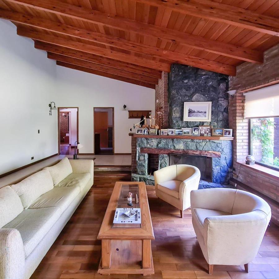 Casa de Categoria en Barrio San Isidro, 3 Habitaciones, 3 Baños, Pileta, Quincho 5