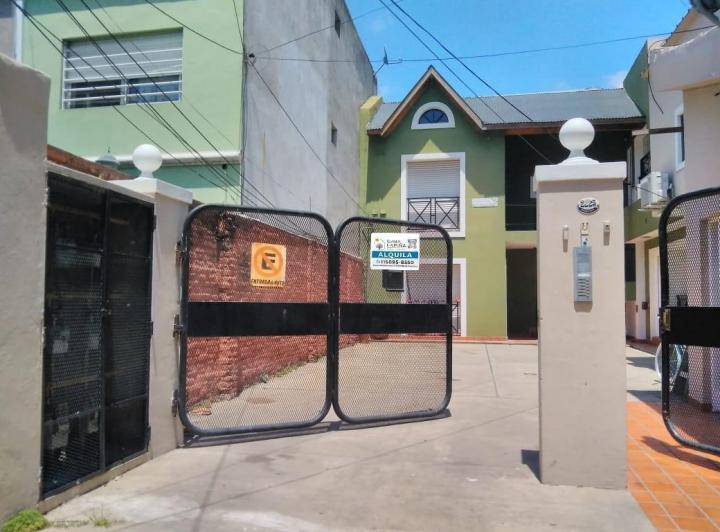 DEPARTAMENTO DE 2 AMBIENTES EN ALQUILER. CIUDAD EVITA. 1