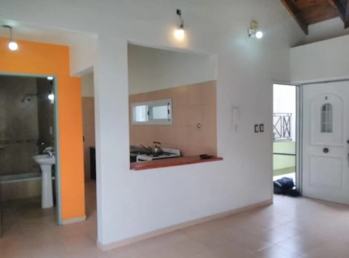 DEPARTAMENTO DE 2 AMBIENTES EN ALQUILER. CIUDAD EVITA. 5
