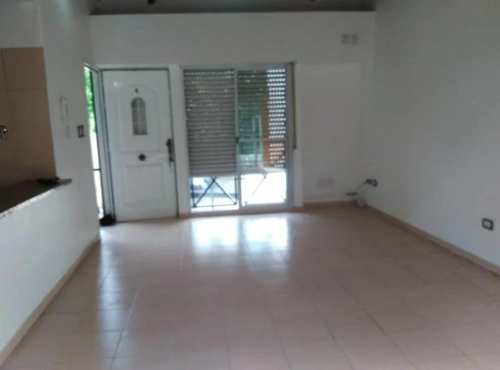 DEPARTAMENTO DE 2 AMBIENTES EN ALQUILER. CIUDAD EVITA. 2