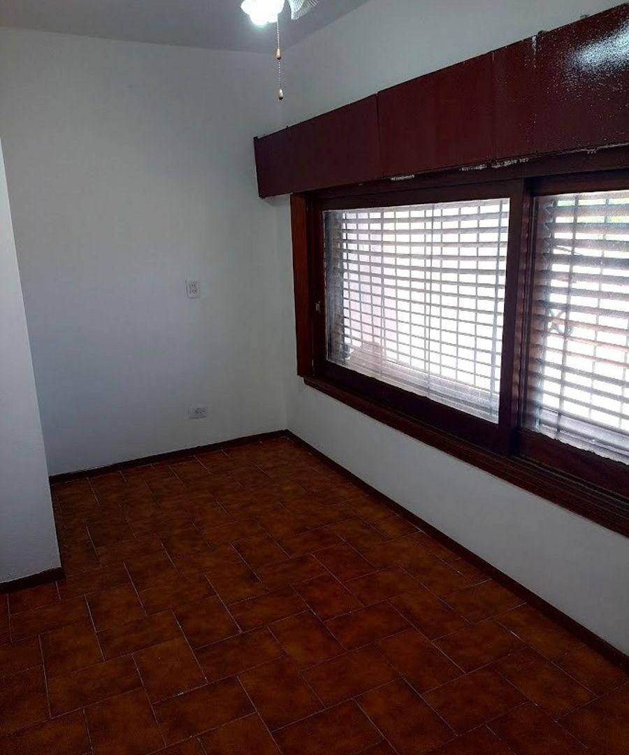 Foto de CASA EN ALQUILER DE 5 AMBIENTES EN CIRC. 3° SECC. 3 - CIUDAD EVITA., imagen 5