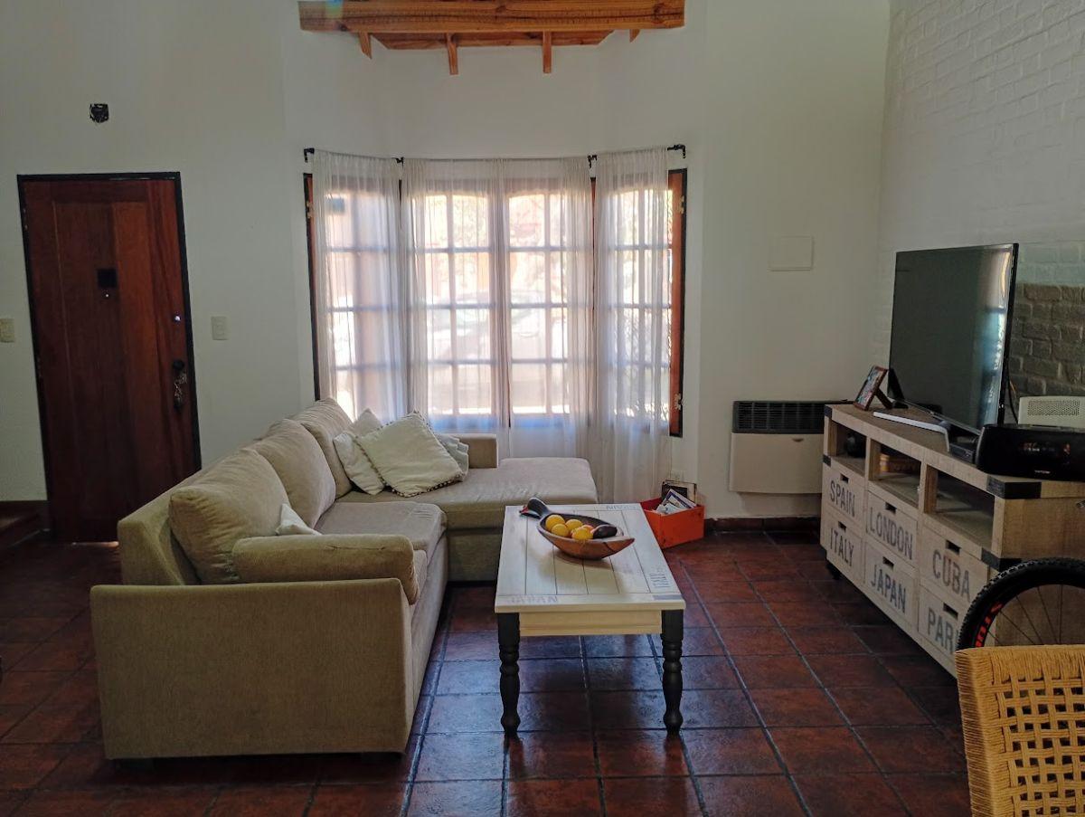 Foto de CASA EN VENTA DE 3 AMBIENTES – BARRIO PUERTAS DEL SOL - CIUDAD EVITA., imagen 3