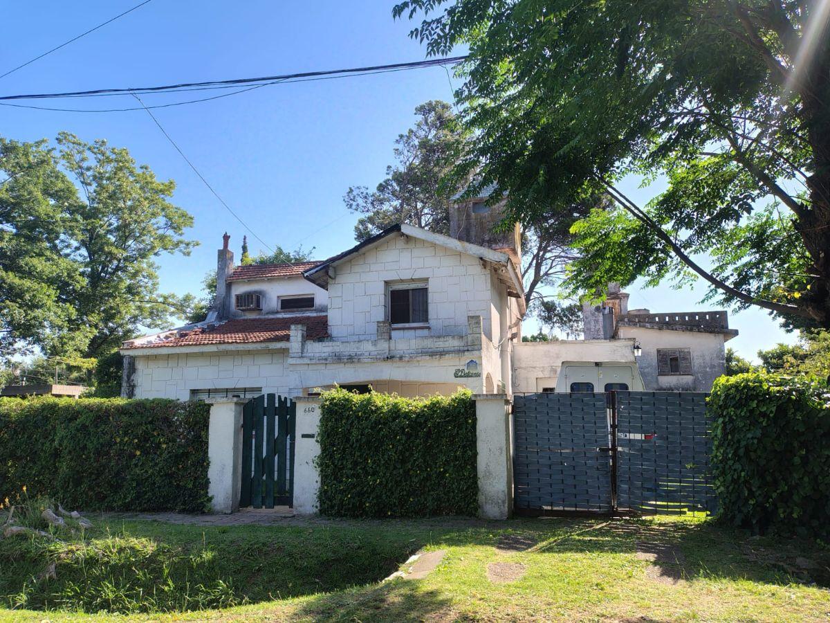 Chalet en venta en Matheu, excelente entorno!!!!