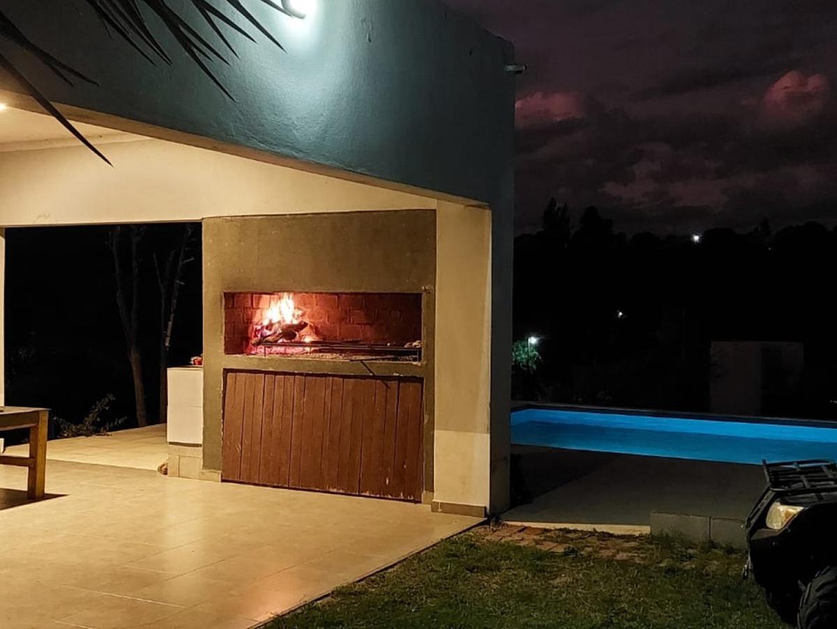 Vendo casa de dos plantas en Villa Lago Azul (B° cerrado sobre el lago San Roque)