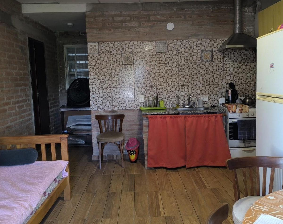 Foto de REBAJADO! Se vende complejo de 2 cabañas amobladas c/pileta, B° Mirador, imagen 3