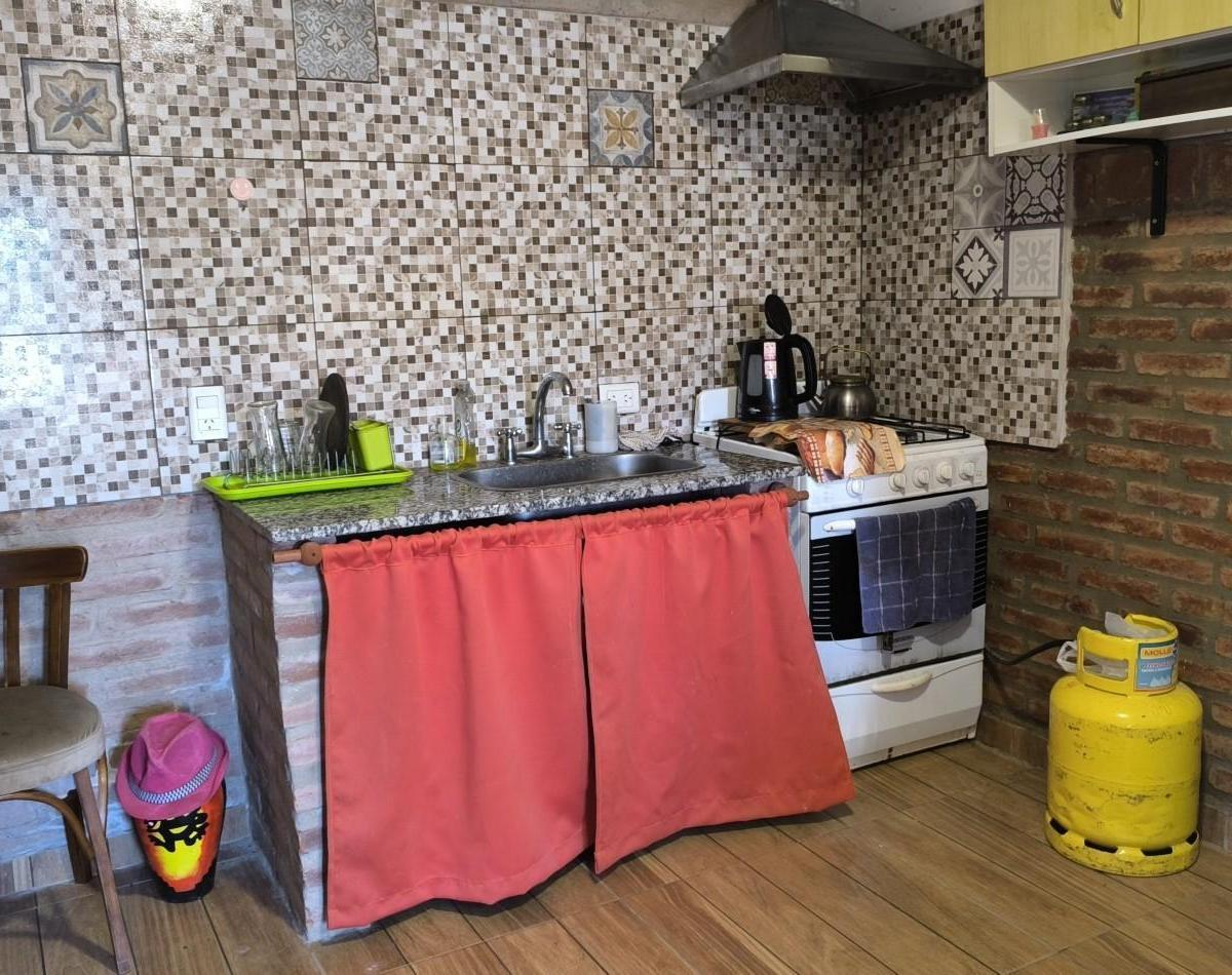 Foto de REBAJADO! Se vende complejo de 2 cabañas amobladas c/pileta, B° Mirador, imagen 2