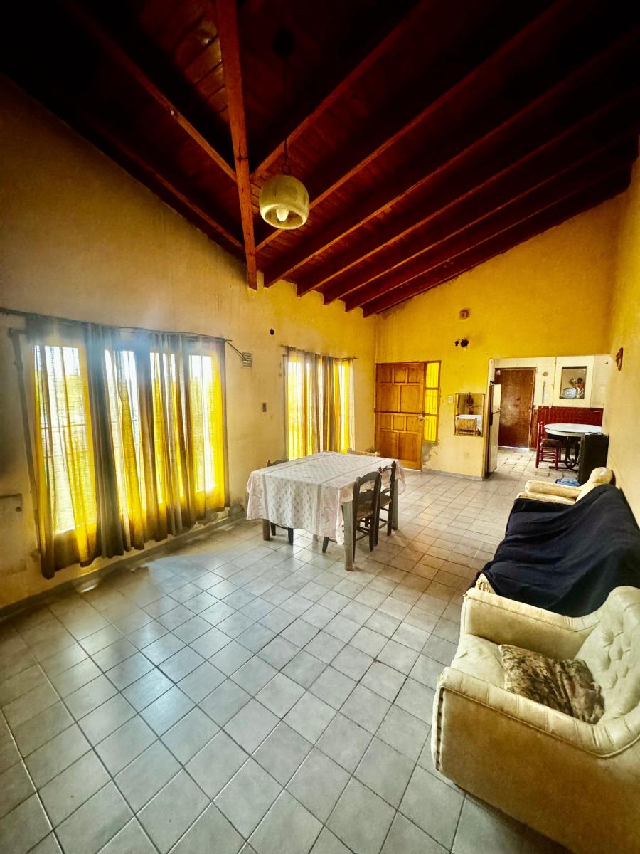¡Chalet en Venta en Carril Godoy Cruz! con un Amplio Terreno y Galpón! 1