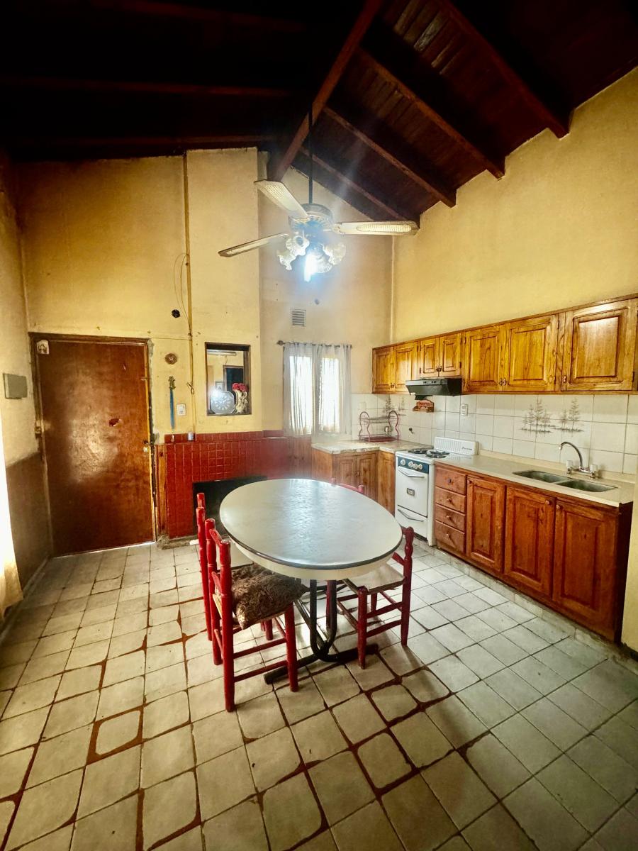 ¡Chalet en Venta en Carril Godoy Cruz! con un Amplio Terreno y Galpón! 2
