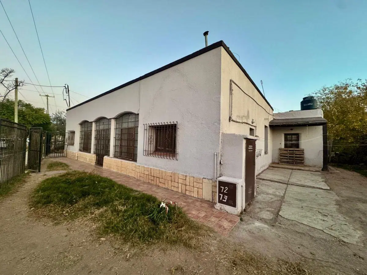 Amplia casa en Alquiler sobre el Carril Godoy Cruz, en Gllen! 4