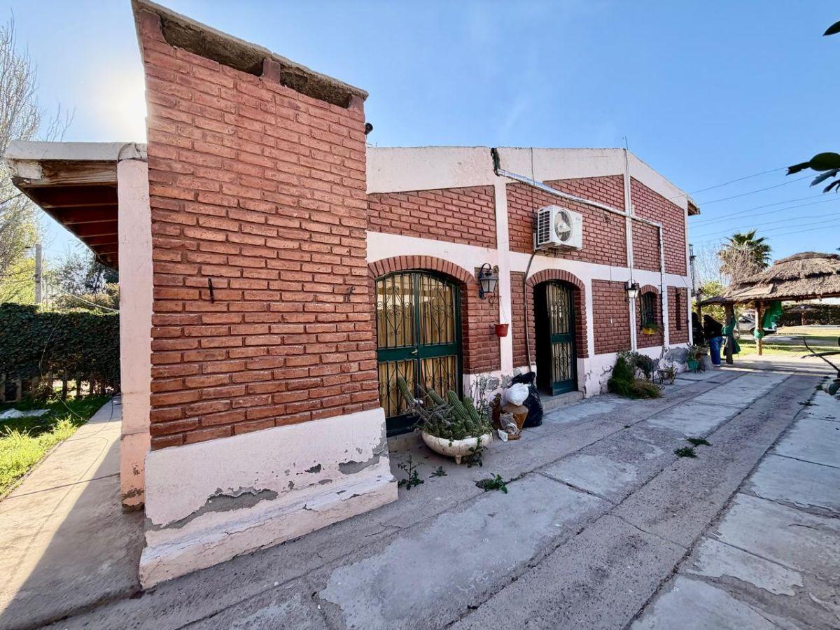 Foto de Hermosa casa con quincho y piscina en Venta en Los Corralitos!, imagen 1