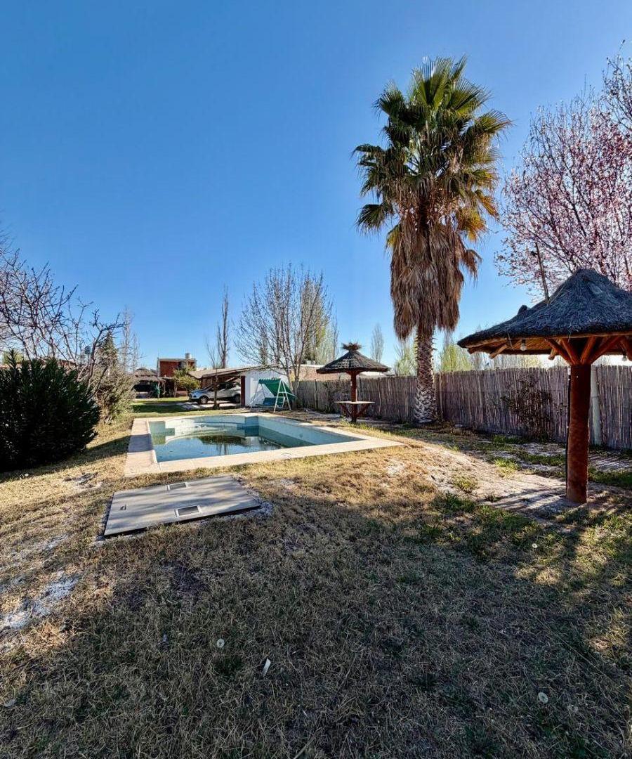 Foto de Hermosa casa con quincho y piscina en Venta en Los Corralitos!, imagen 5