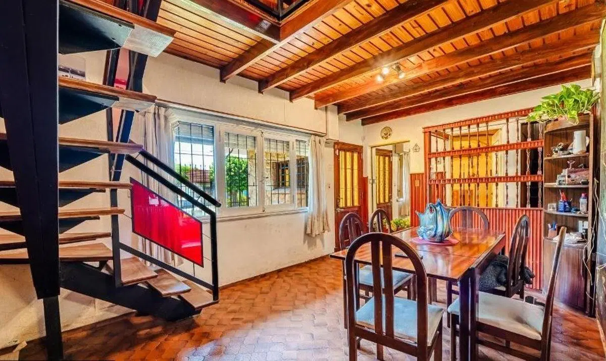OPORTUNIDAD! Chalet 5 ambientes + quincho + parque / APTO CREDITO 5