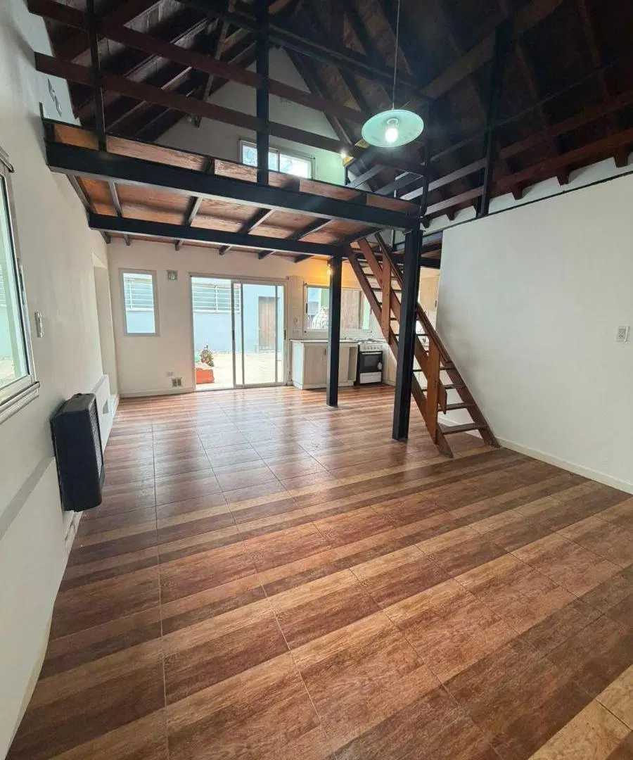 Alquiler PH 2 ambientes amplio tipo loft con patio 3