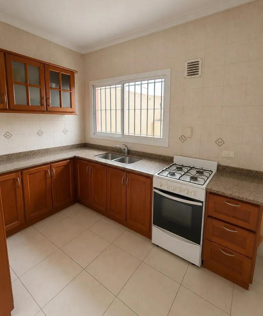 Foto de Triplex 4 ambientes en Parque Luro + quincho + pileta, imagen 4