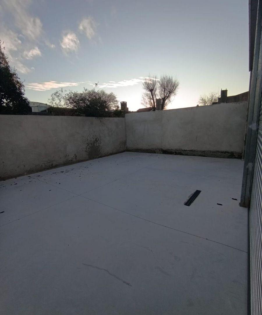 Foto de Galpón A ESTRENAR sobre Av. Fortunato de la Plaza y Dellepiane, imagen 2