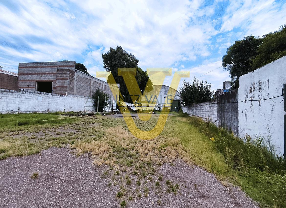 896 m² Cub. + 1400 m² de Terreno Salida a Dos Calles (Gva 029) 3