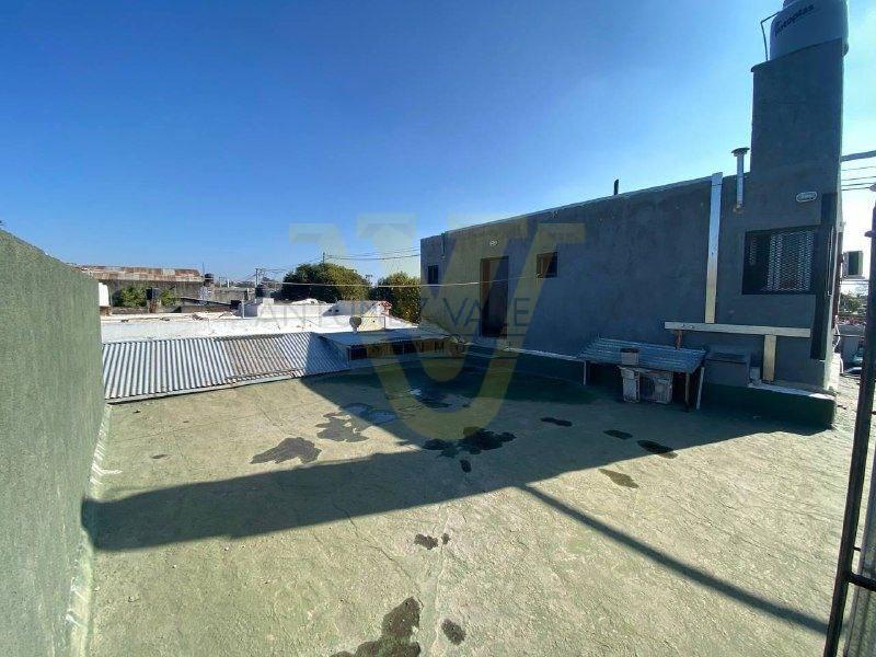 Galpón 353 m² + Oficinas y Salon de Venta 92 m² + Depto 1 Dorm. (Gv 033) 1
