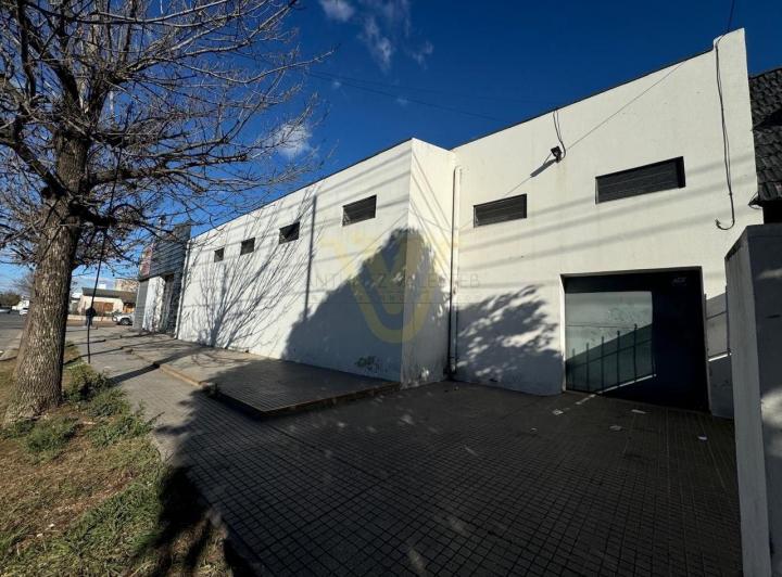 Impecable Local Esquina 378m2 Cub. (LOAV 025) 5