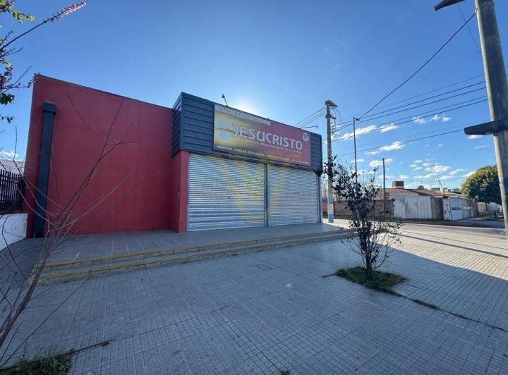 Impecable Local Esquina 378m2 Cub. (LOAV 025) 1