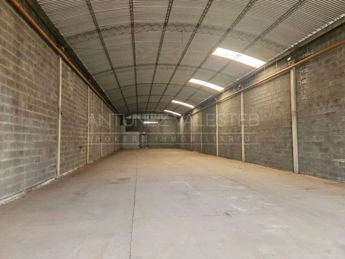 Alquilo 4 Naves De 400m2 Cub. C/u Sobre Av. J. B. Justo. Predio Cerrado (ga 317) 3