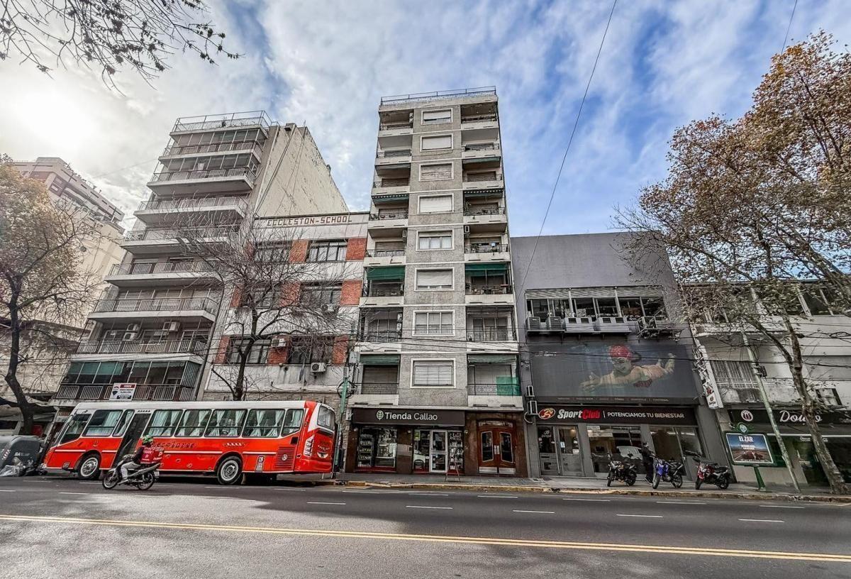 Departamento 4 ambientes con patio en Flores