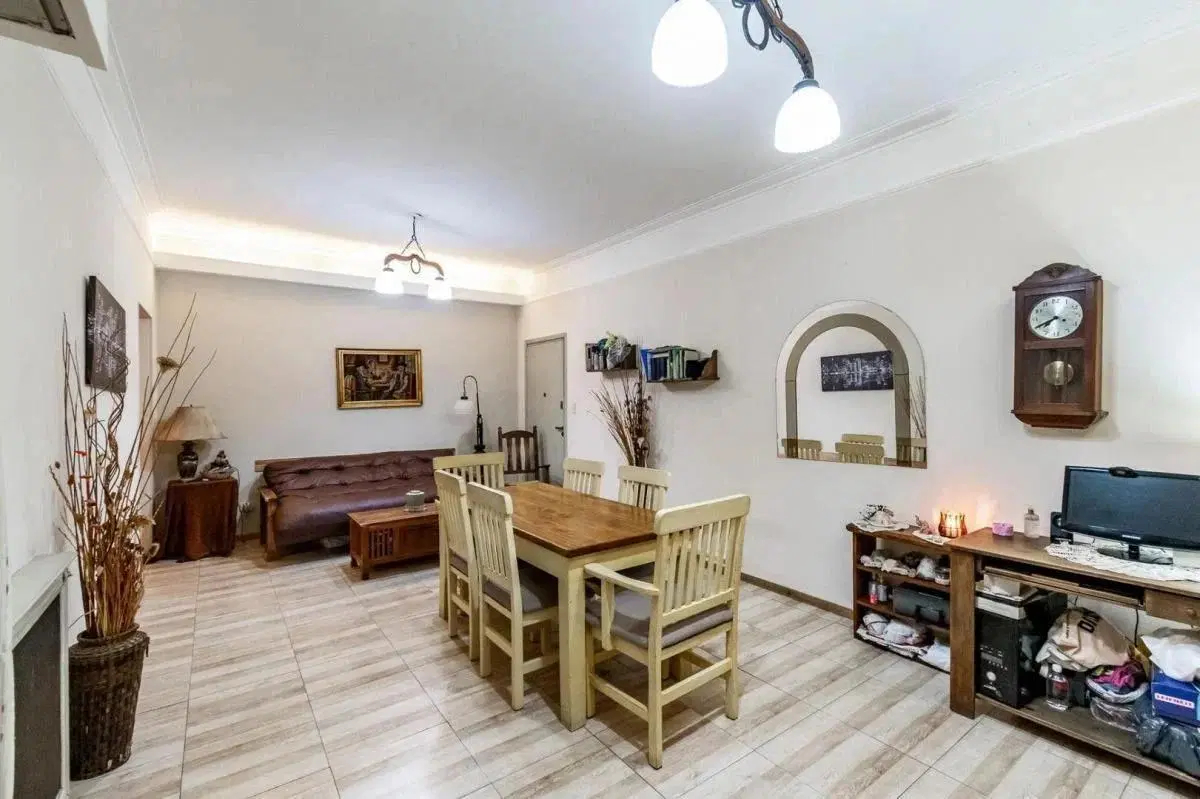 Departamento 4 ambientes con patio en Flores 1