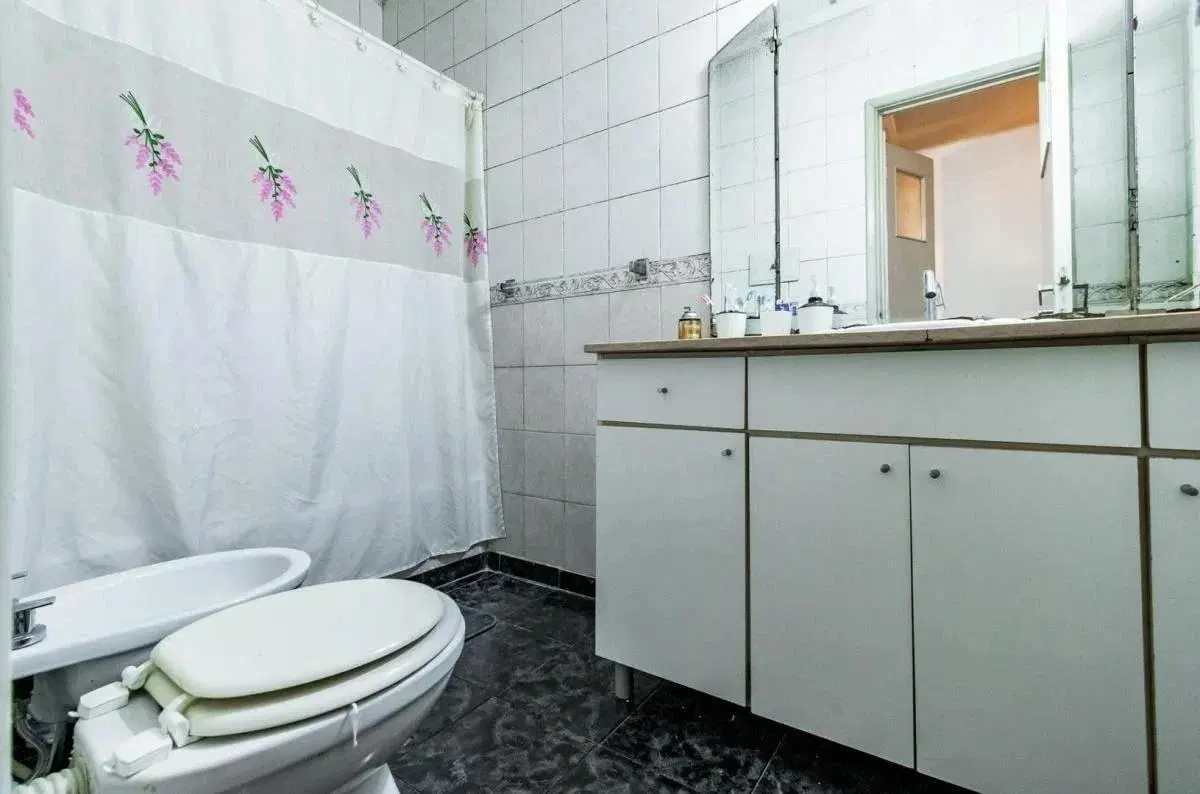 Departamento 4 ambientes con patio en Flores 2