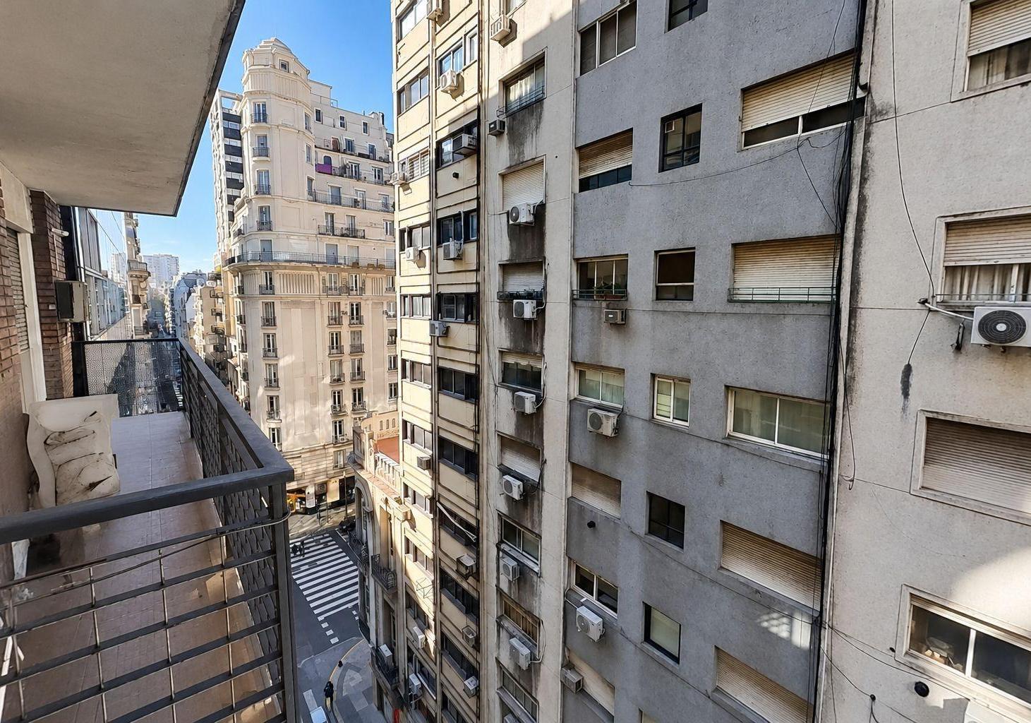 Foto de 3 ambientes con dependencia en Esmeralda al 700, imagen 2