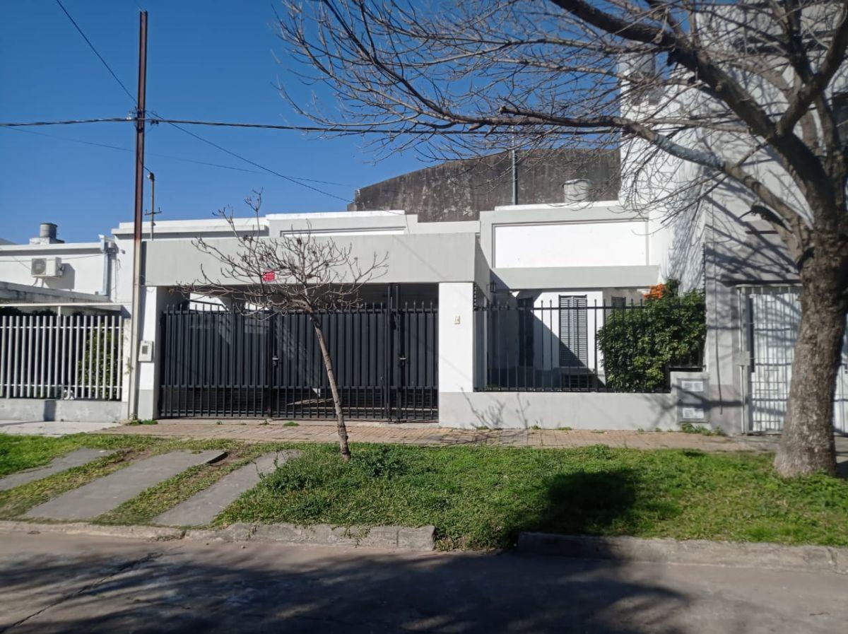 Casa en calle La Paz al 3600, 2 dormitorios