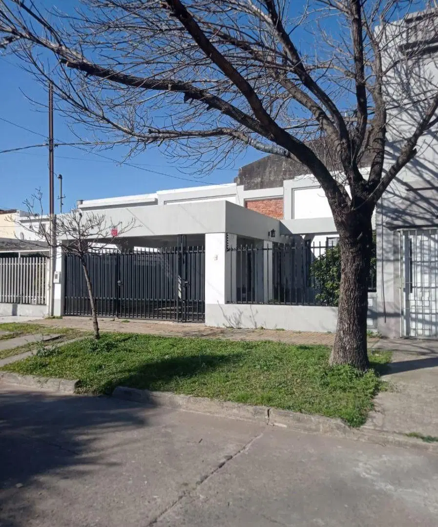 Casa en calle La Paz al 3600, 2 dormitorios 2