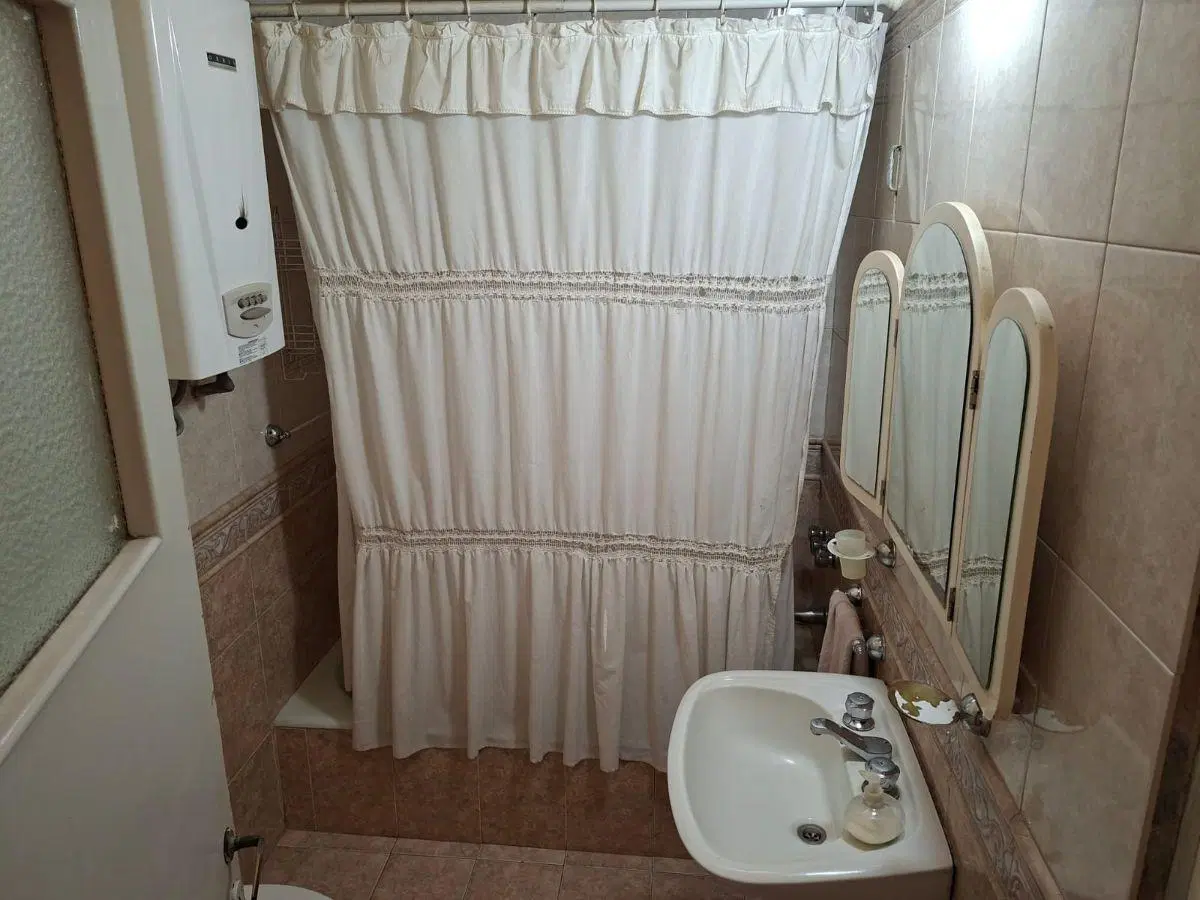 Casa dos plantas, de 8 Dormitorios, Calle 4 de Enero al 1800 2