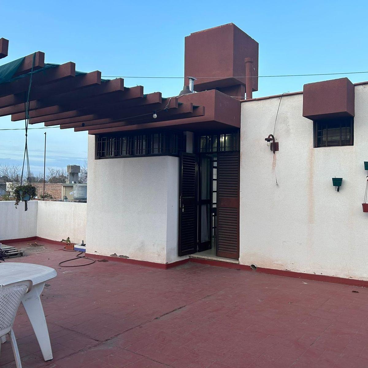Hermosa Casa Esquina en Godoy Cruz 5